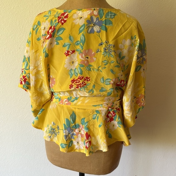 Yumi Kim as S Happy Days Thats a Wrap Top Yellow Floral Wrap Blouse 100% silk - Picture 3 of 8